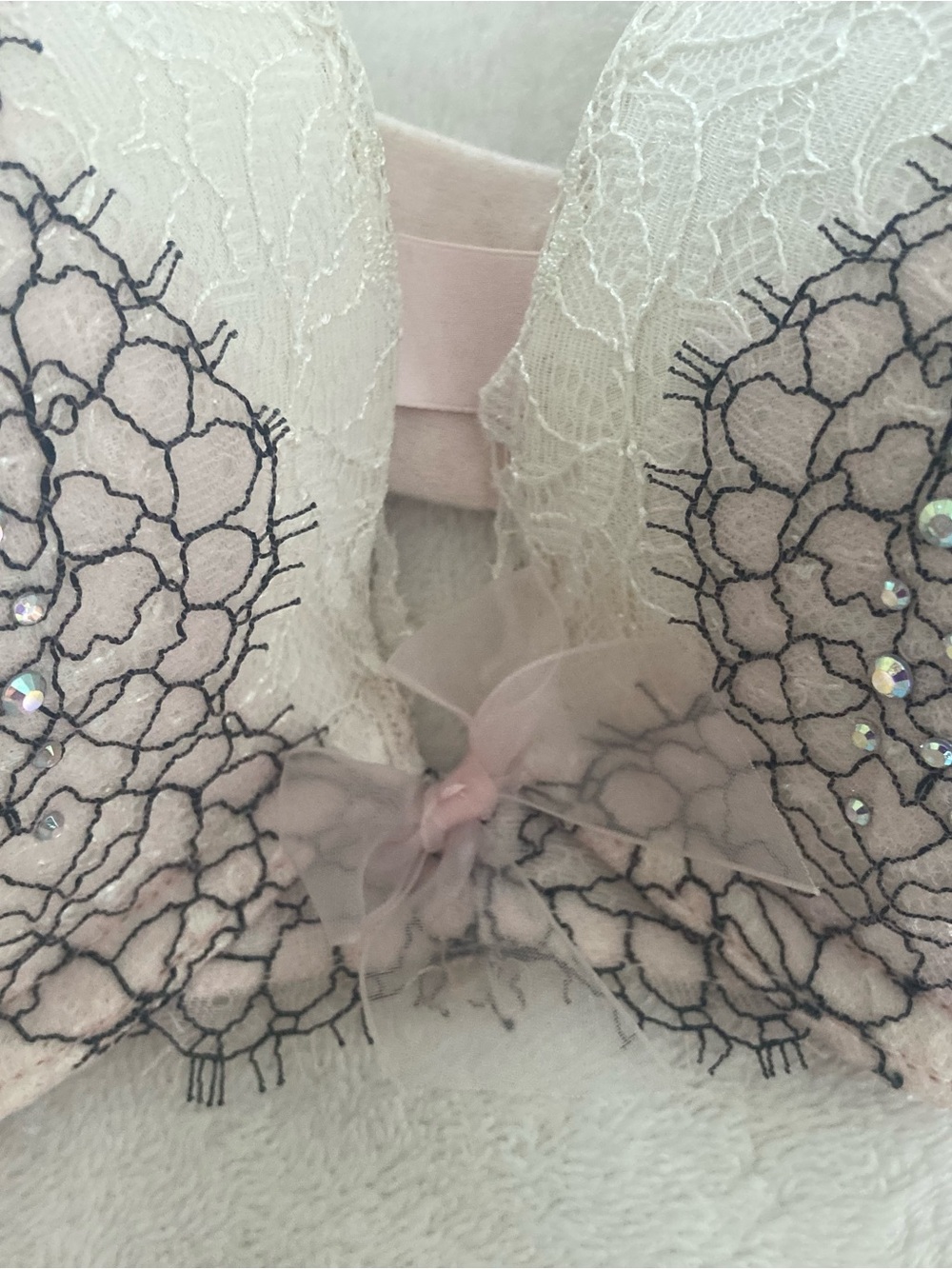 Victoria's Secret Pale Pink Lace Embellished Push-Up Bra - Picture 2 of 6